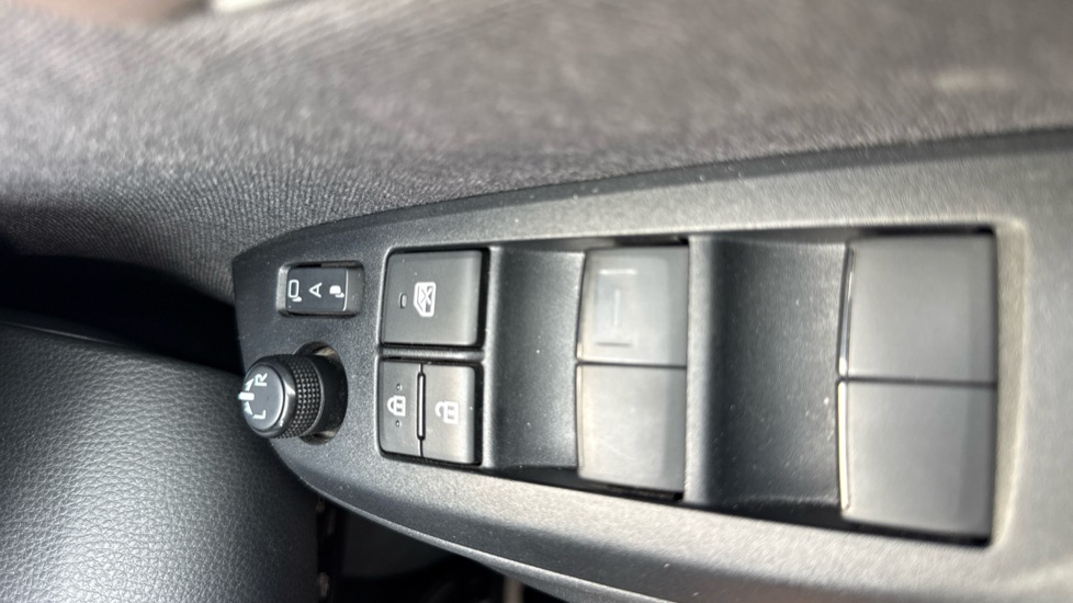 Toyota Yaris Cross 1.5 Hybrid Excel AWD 5dr CVT Hybrid Estate - Image 31