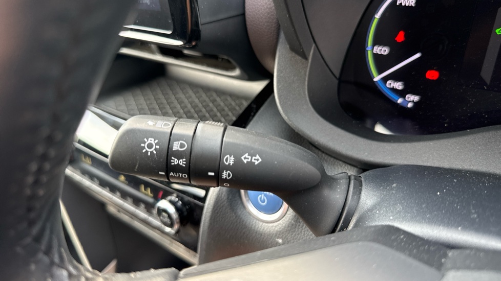 Toyota Yaris Cross 1.5 Hybrid Excel AWD 5dr CVT Hybrid Estate - Image 32