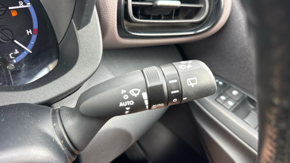 Toyota Yaris Cross 1.5 Hybrid Excel AWD 5dr CVT Hybrid Estate - Image 33