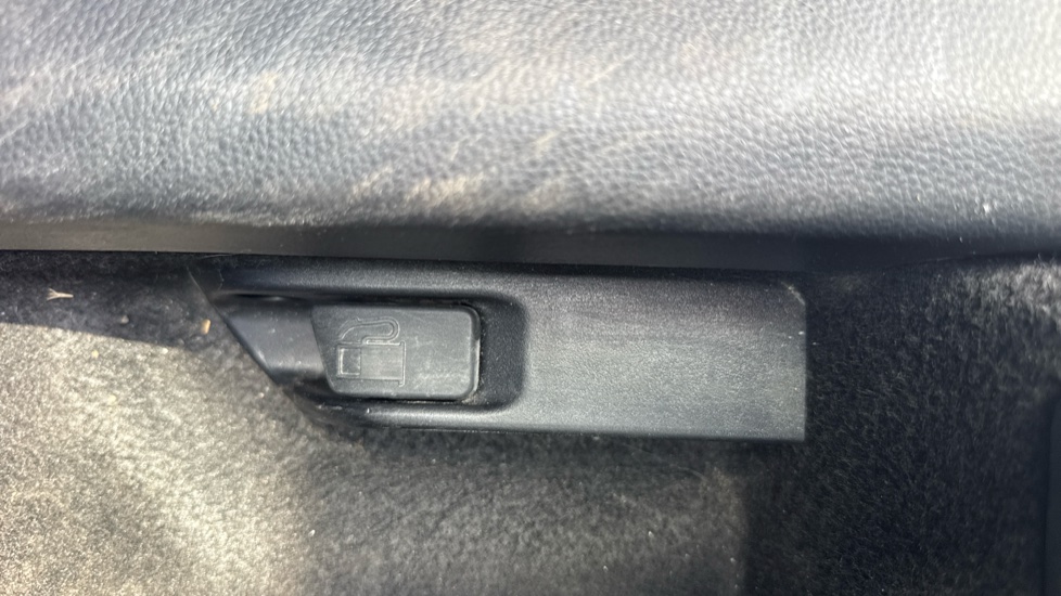 Toyota Yaris Cross 1.5 Hybrid Excel AWD 5dr CVT Hybrid Estate - Image 49