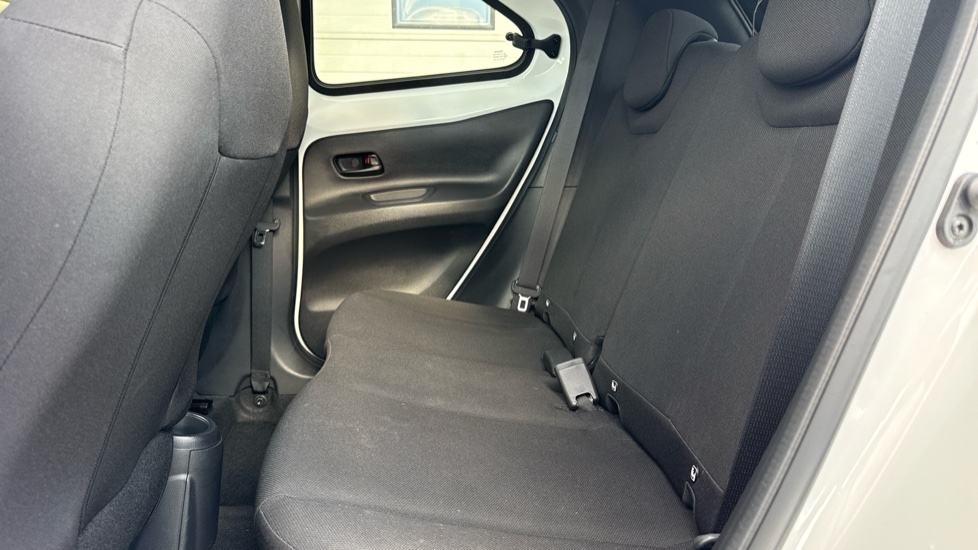Toyota Aygo X 1.0 VVT-i Edge 5dr Petrol Hatchback - Image 15