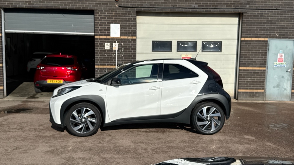 Toyota Aygo X 1.0 VVT-i Edge 5dr Petrol Hatchback - Image 24
