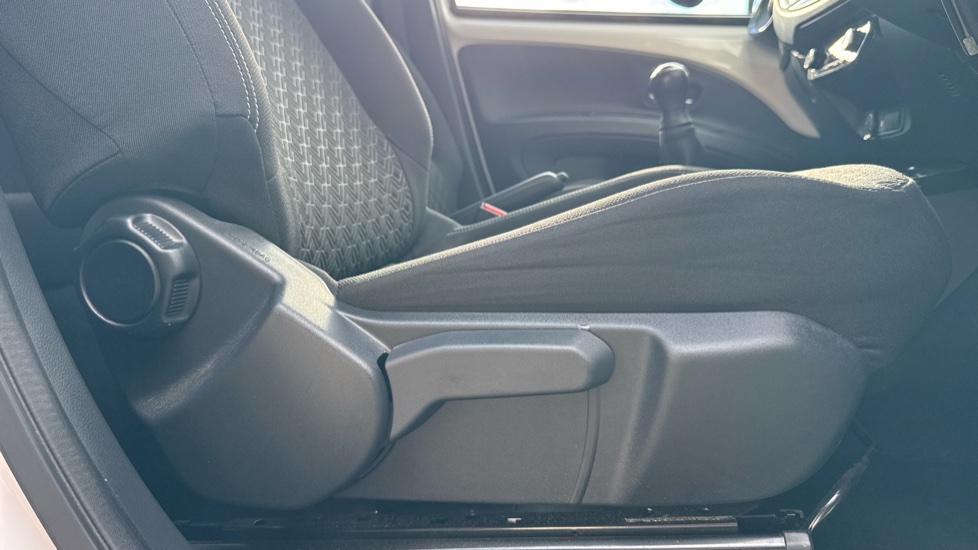 Toyota Aygo X 1.0 VVT-i Edge 5dr Petrol Hatchback - Image 30