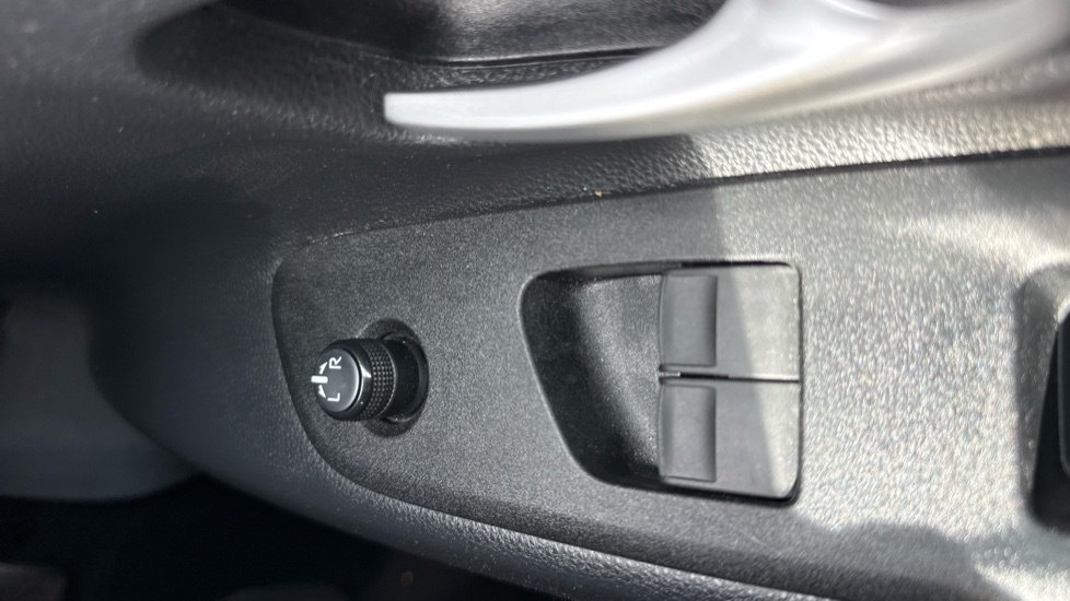 Toyota Aygo X 1.0 VVT-i Edge 5dr Petrol Hatchback - Image 32