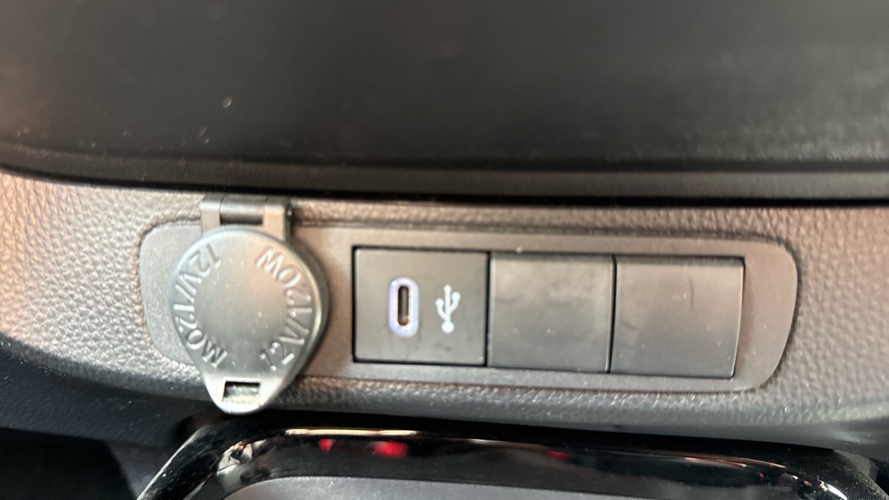 Toyota Aygo X 1.0 VVT-i Edge 5dr Petrol Hatchback - Image 37