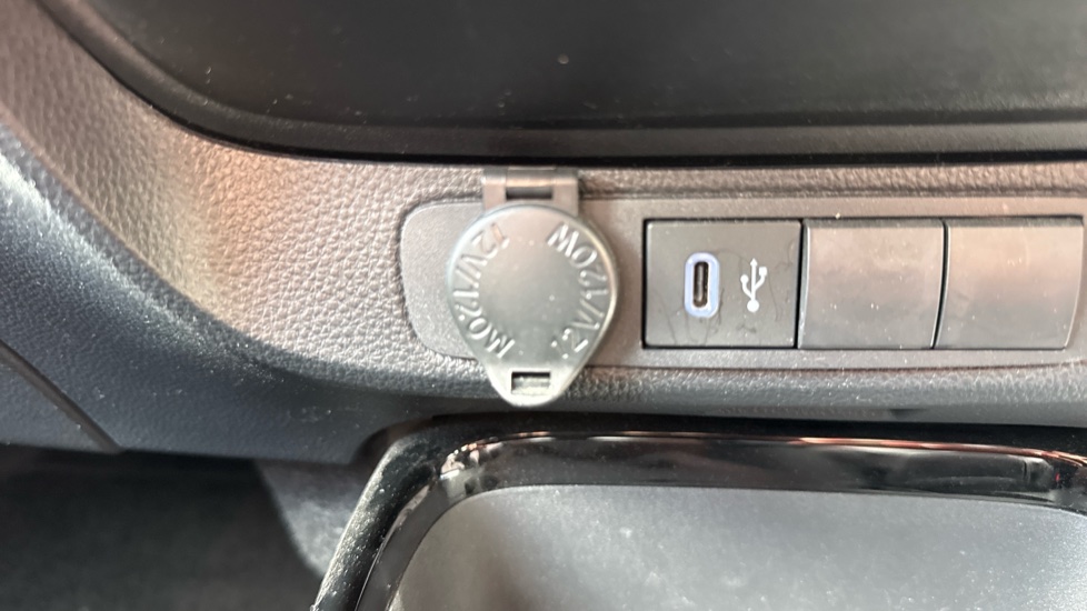Toyota Aygo X 1.0 VVT-i Edge 5dr Petrol Hatchback - Image 38