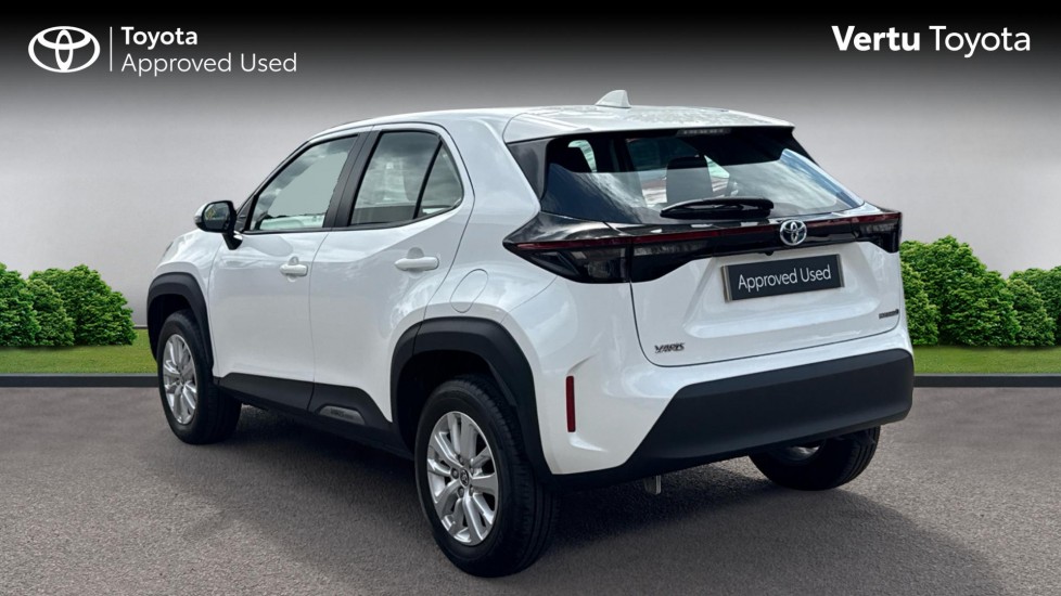 Toyota Yaris Cross 1.5 Hybrid Icon 5dr CVT Hybrid Estate - Image 4