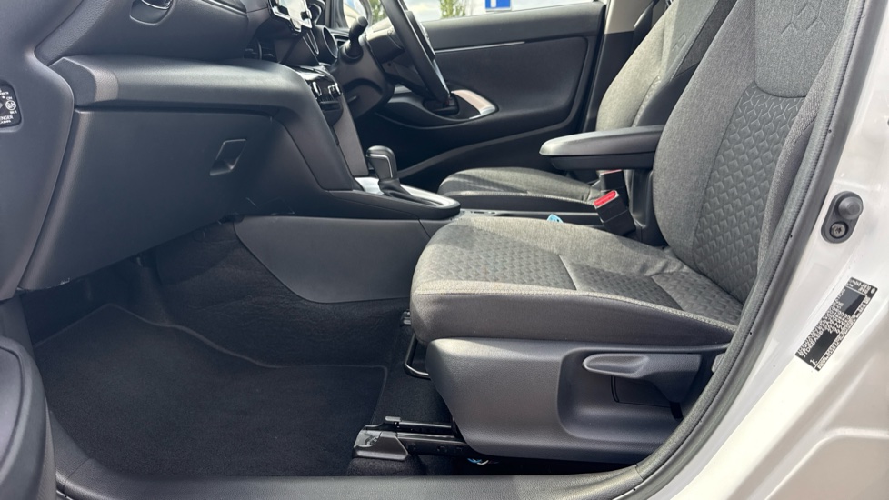 Toyota Yaris Cross 1.5 Hybrid Icon 5dr CVT Hybrid Estate - Image 5
