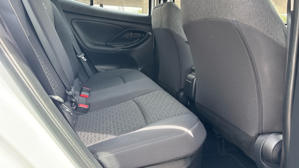 Toyota Yaris Cross 1.5 Hybrid Icon 5dr CVT Hybrid Estate - Image 8