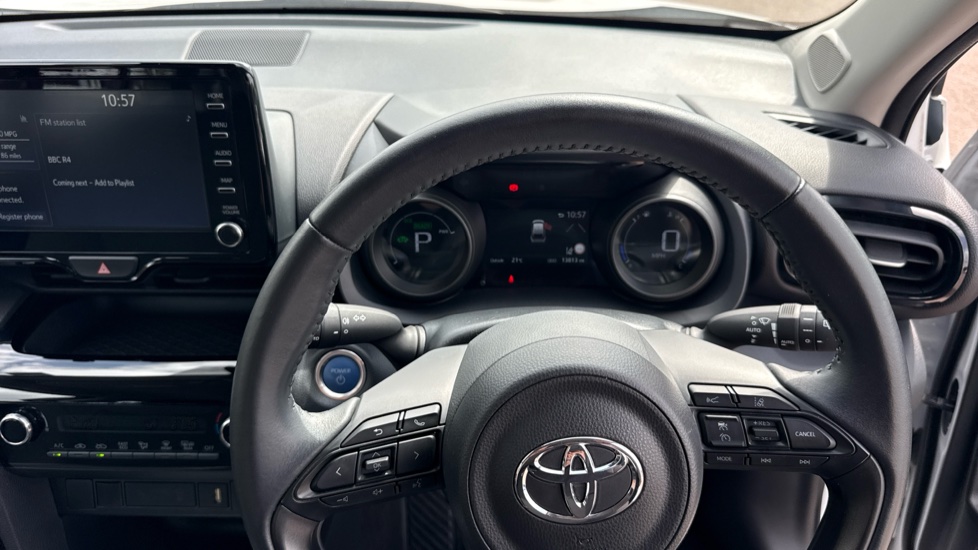 Toyota Yaris Cross 1.5 Hybrid Icon 5dr CVT Hybrid Estate - Image 10
