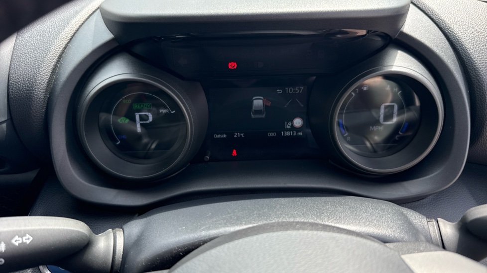 Toyota Yaris Cross 1.5 Hybrid Icon 5dr CVT Hybrid Estate - Image 11