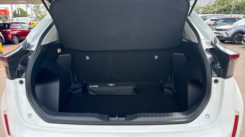 Toyota Yaris Cross 1.5 Hybrid Icon 5dr CVT Hybrid Estate - Image 13