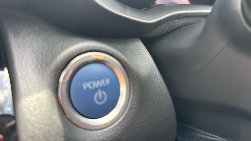 Toyota Yaris Cross 1.5 Hybrid Icon 5dr CVT Hybrid Estate - Image 16