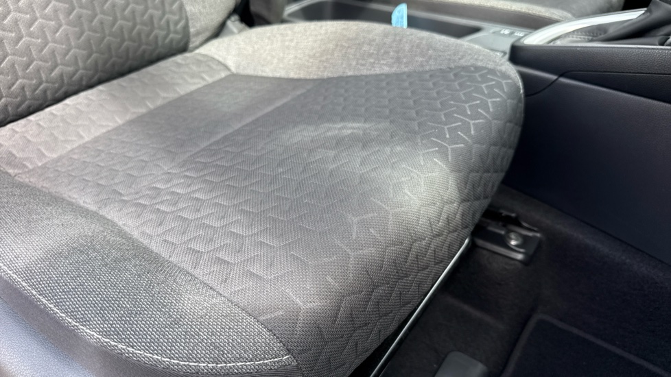 Toyota Yaris Cross 1.5 Hybrid Icon 5dr CVT Hybrid Estate - Image 17