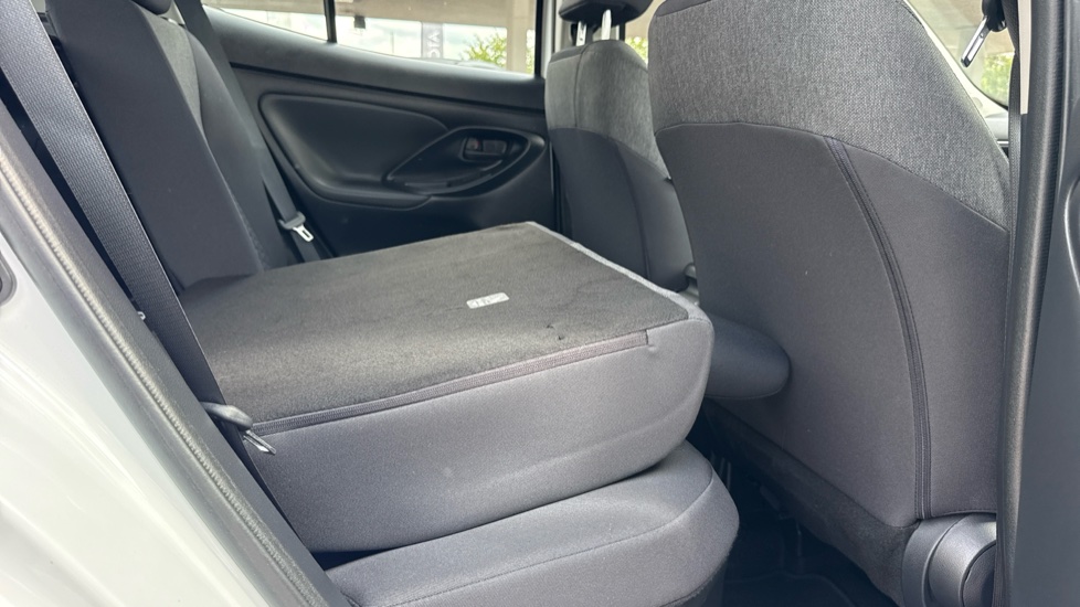 Toyota Yaris Cross 1.5 Hybrid Icon 5dr CVT Hybrid Estate - Image 18