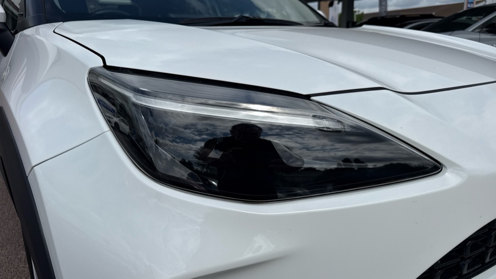 Toyota Yaris Cross 1.5 Hybrid Icon 5dr CVT Hybrid Estate - Image 20