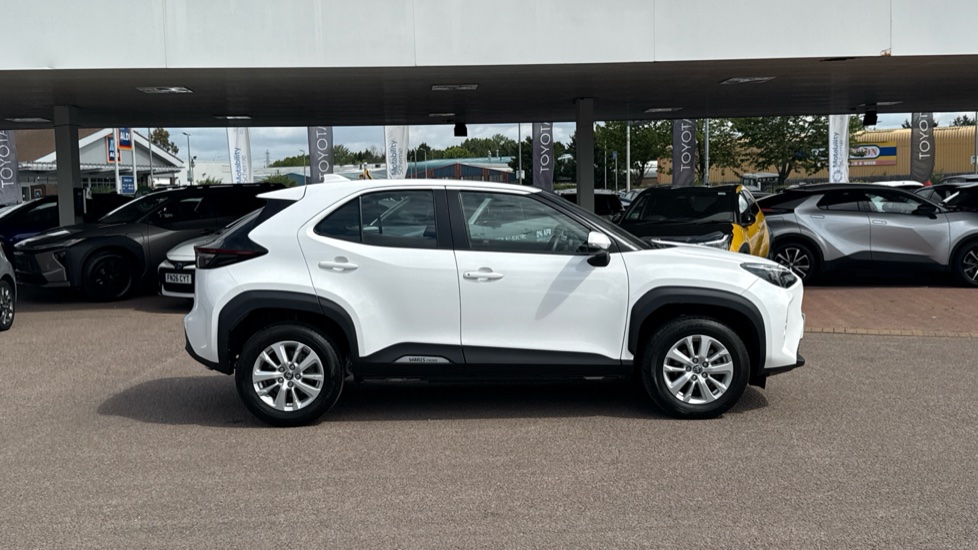 Toyota Yaris Cross 1.5 Hybrid Icon 5dr CVT Hybrid Estate - Image 23