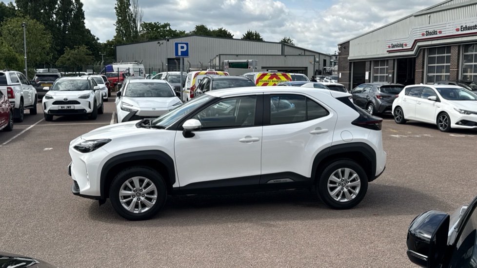 Toyota Yaris Cross 1.5 Hybrid Icon 5dr CVT Hybrid Estate - Image 24