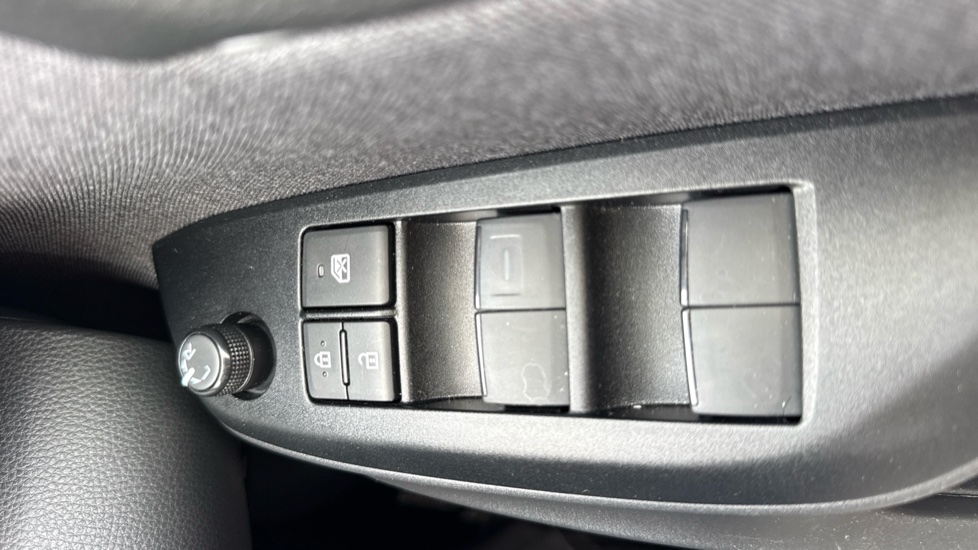 Toyota Yaris Cross 1.5 Hybrid Icon 5dr CVT Hybrid Estate - Image 30