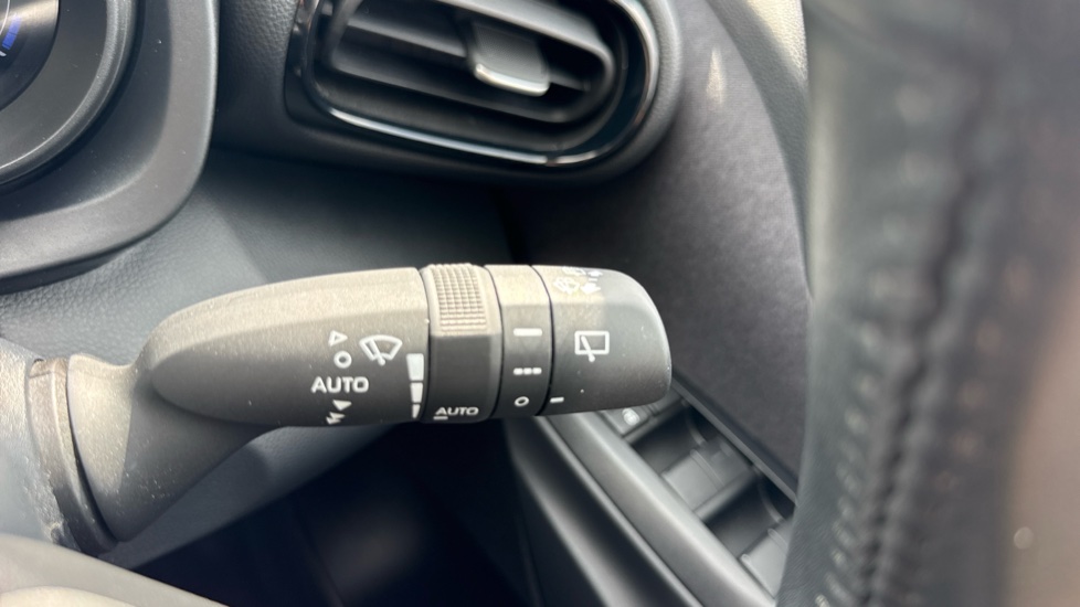 Toyota Yaris Cross 1.5 Hybrid Icon 5dr CVT Hybrid Estate - Image 32