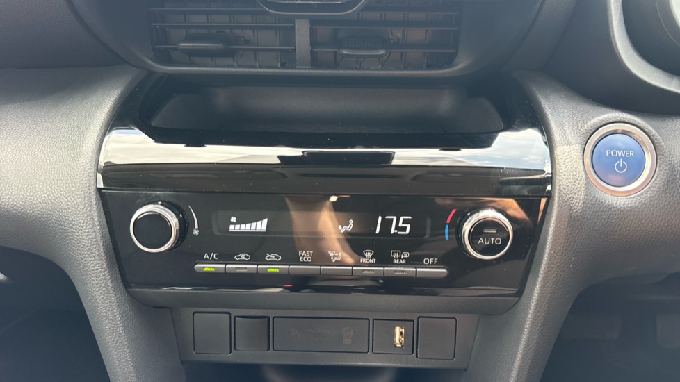 Toyota Yaris Cross 1.5 Hybrid Icon 5dr CVT Hybrid Estate - Image 33