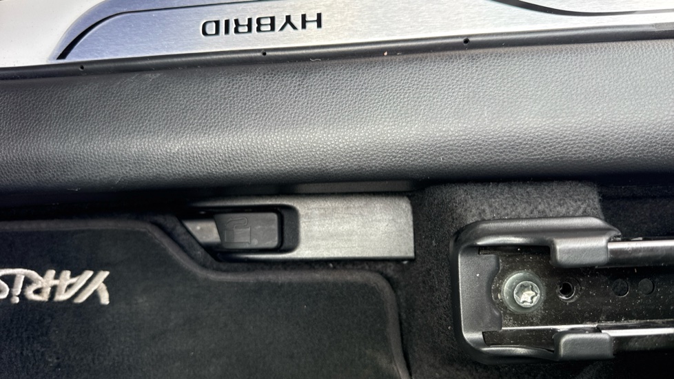 Toyota Yaris Cross 1.5 Hybrid Icon 5dr CVT Hybrid Estate - Image 49