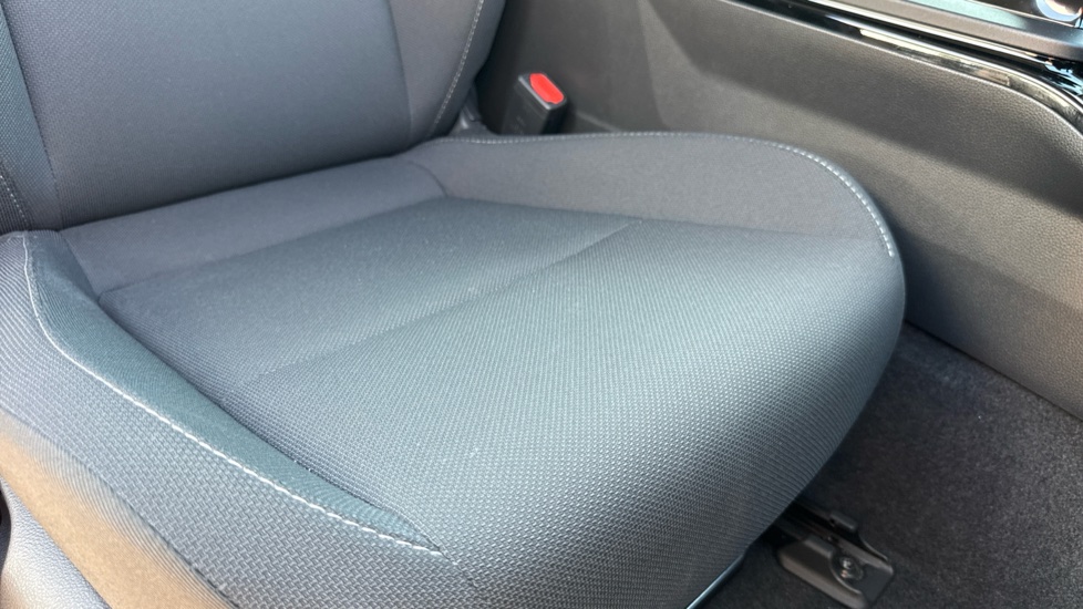 Toyota Prius 2.0 PHEV Design 5dr CVT Hatchback - Image 17