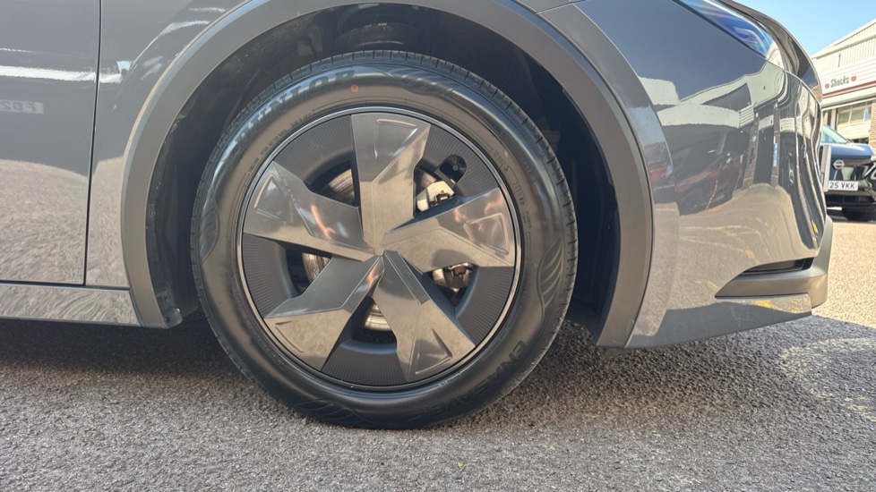 Toyota Prius 2.0 PHEV Design 5dr CVT Hatchback - Image 25