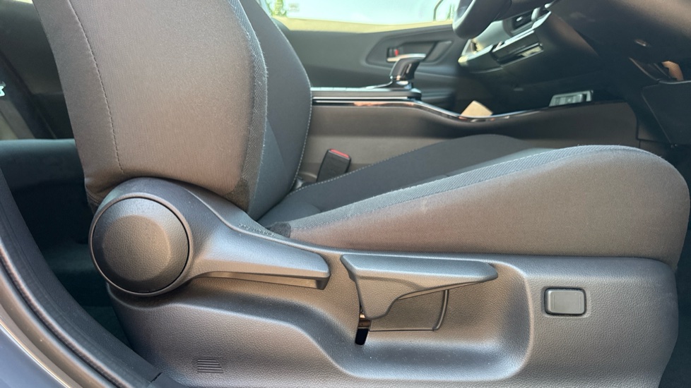 Toyota Prius 2.0 PHEV Design 5dr CVT Hatchback - Image 30
