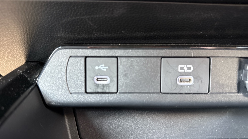 Toyota Prius 2.0 PHEV Design 5dr CVT Hatchback - Image 38