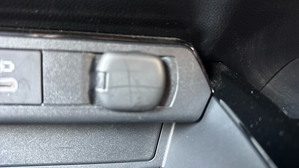 Toyota Prius 2.0 PHEV Design 5dr CVT Hatchback - Image 39