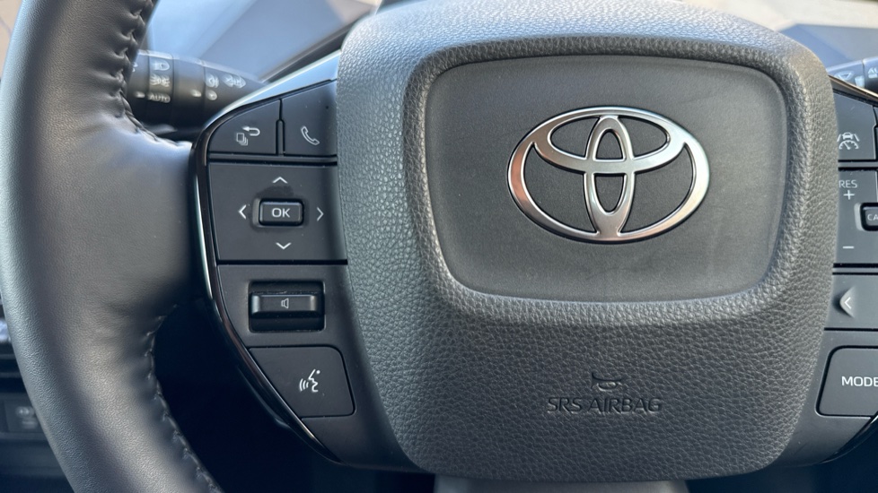 Toyota Prius 2.0 PHEV Design 5dr CVT Hatchback - Image 40