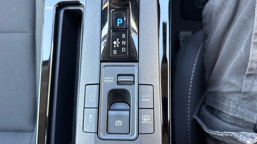 Toyota Prius 2.0 PHEV Design 5dr CVT Hatchback - Image 46