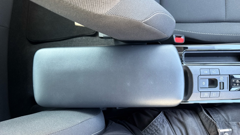 Toyota Prius 2.0 PHEV Design 5dr CVT Hatchback - Image 48