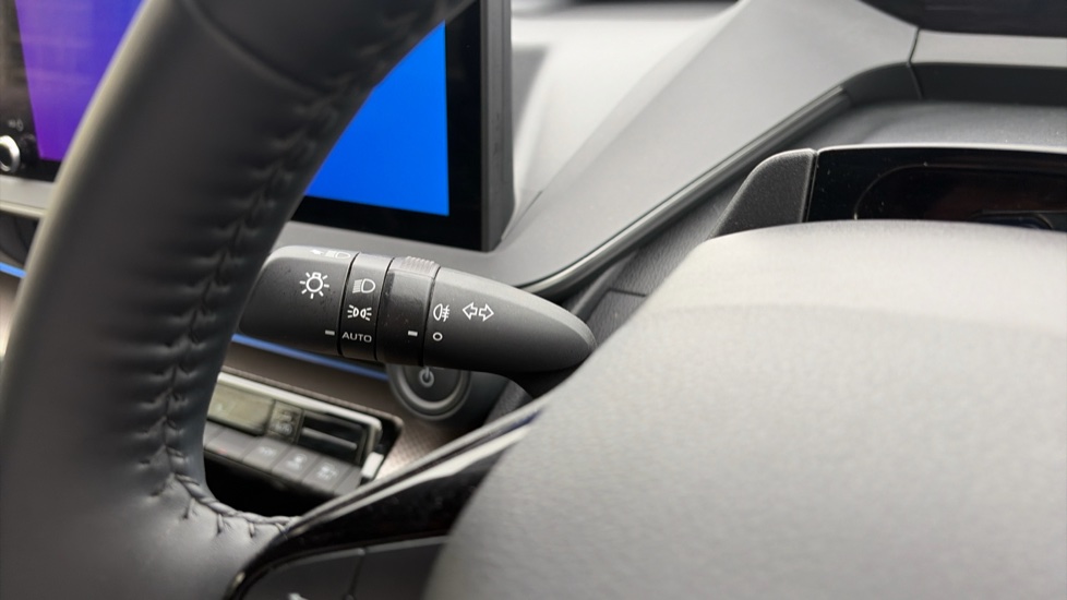 Toyota Prius 2.0 PHEV Design 5dr CVT Hatchback - Image 33