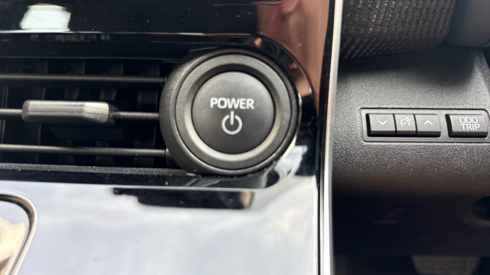 Toyota bZ4X 150kW Pure 71.4kWh 5dr Auto [11kW] Electric Hatchback - Image 16