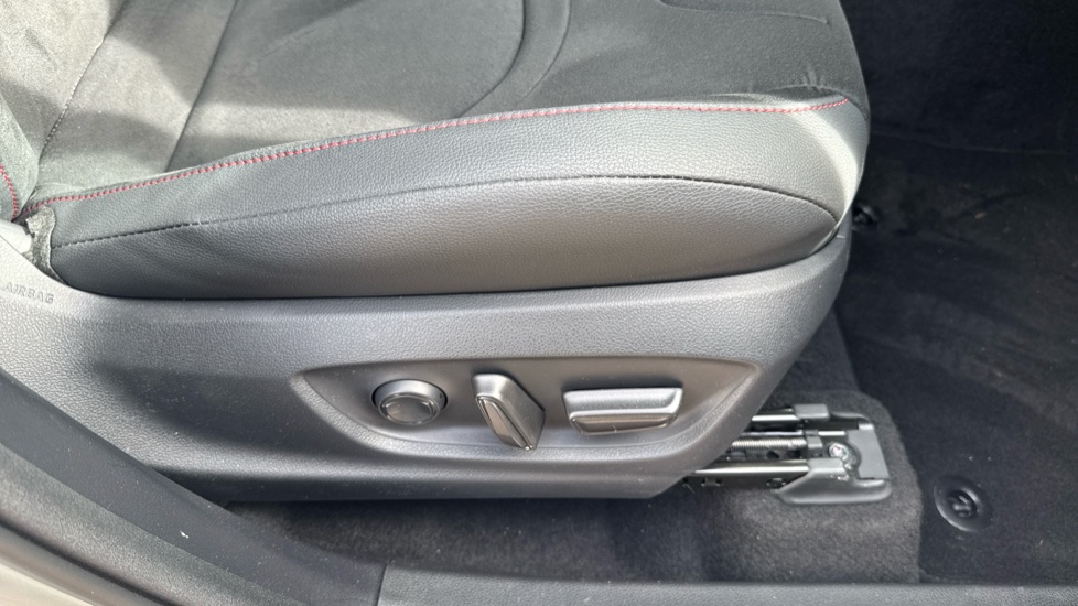 Toyota C-HR 2.0 PHEV GR Sport 5dr CVT Hatchback - Image 17