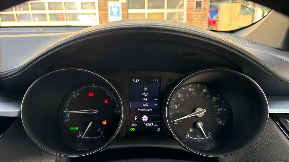 Toyota C-HR 1.8 Hybrid Design 5dr CVT Hybrid Hatchback - Image 11
