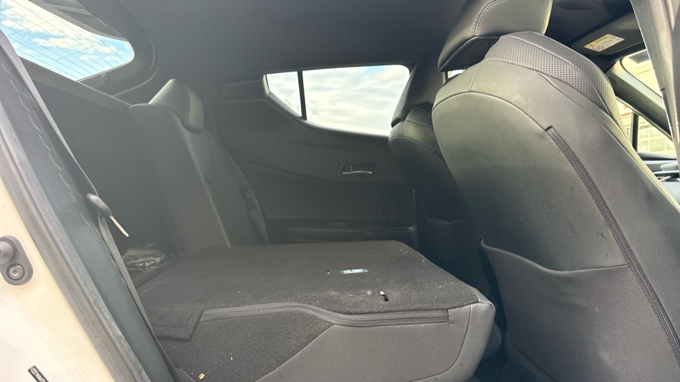 Toyota C-HR 1.8 Hybrid Design 5dr CVT Hybrid Hatchback - Image 18