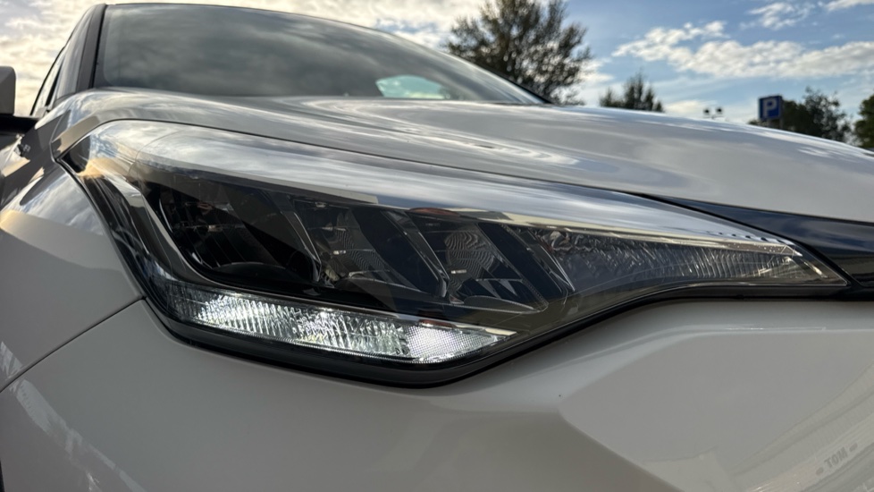 Toyota C-HR 1.8 Hybrid Design 5dr CVT Hybrid Hatchback - Image 20