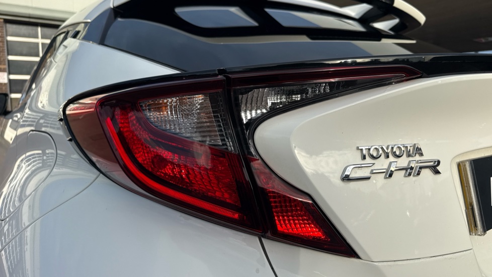 Toyota C-HR 1.8 Hybrid Design 5dr CVT Hybrid Hatchback - Image 21