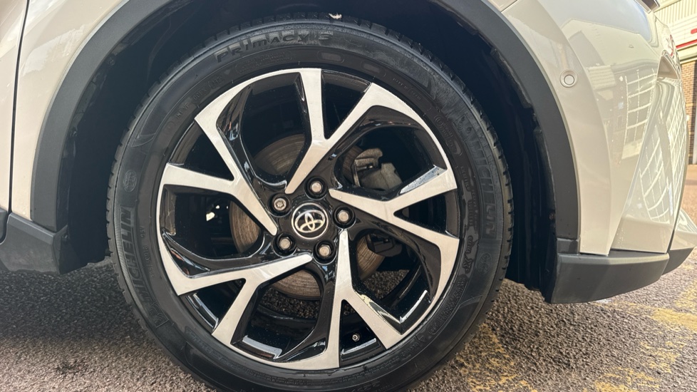 Toyota C-HR 1.8 Hybrid Design 5dr CVT Hybrid Hatchback - Image 25