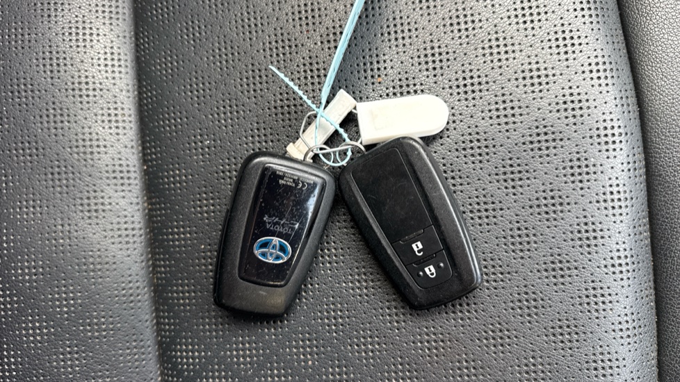 Toyota C-HR 1.8 Hybrid Design 5dr CVT Hybrid Hatchback - Image 28