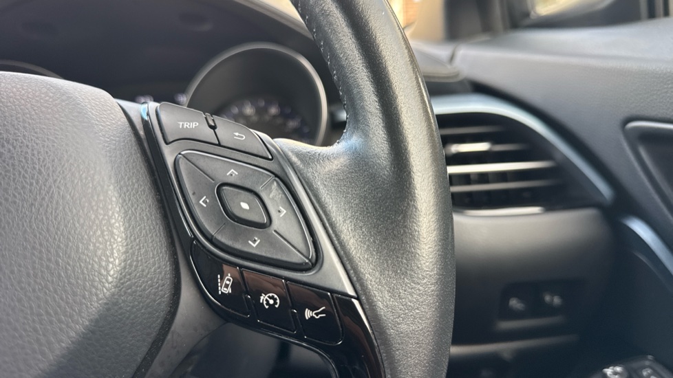 Toyota C-HR 1.8 Hybrid Design 5dr CVT Hybrid Hatchback - Image 31