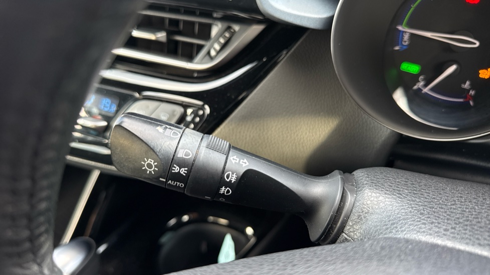 Toyota C-HR 1.8 Hybrid Design 5dr CVT Hybrid Hatchback - Image 33