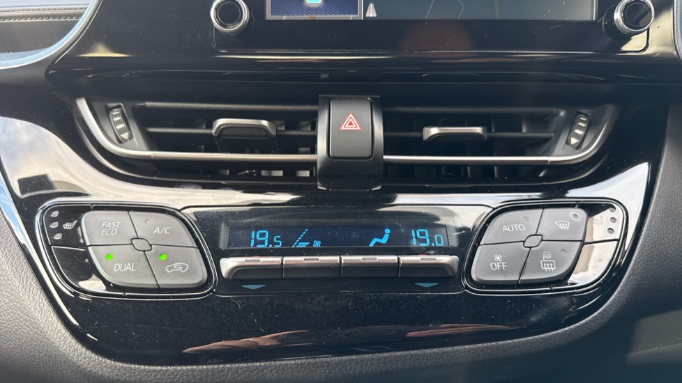 Toyota C-HR 1.8 Hybrid Design 5dr CVT Hybrid Hatchback - Image 35