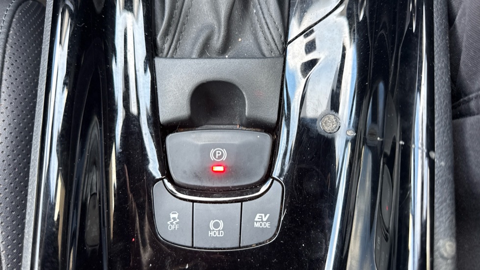 Toyota C-HR 1.8 Hybrid Design 5dr CVT Hybrid Hatchback - Image 45