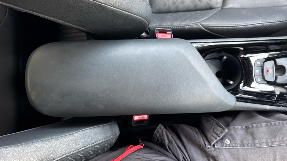 Toyota C-HR 1.8 Hybrid Design 5dr CVT Hybrid Hatchback - Image 49