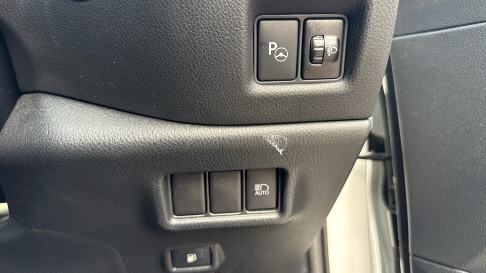 Toyota C-HR 1.8 Hybrid Design 5dr CVT Hybrid Hatchback - Image 51