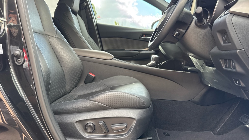 Toyota C-HR 1.8 Hybrid Excel 5dr CVT Hybrid Hatchback - Image 12